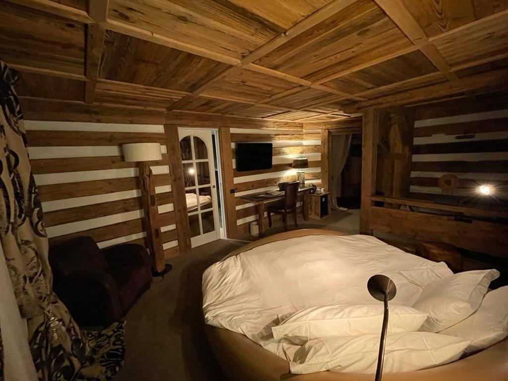 Relais Du Chateau Blanc La Thuile Exterior photo
